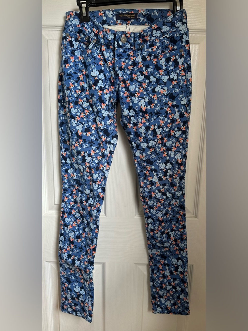 Levi's Navy and Light Blue Floral Skinny Jeans with Coral Accents